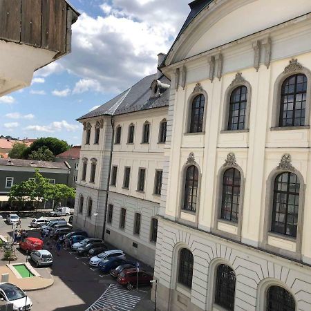 Palace - Belvarosi Apartman Егер Екстериор снимка