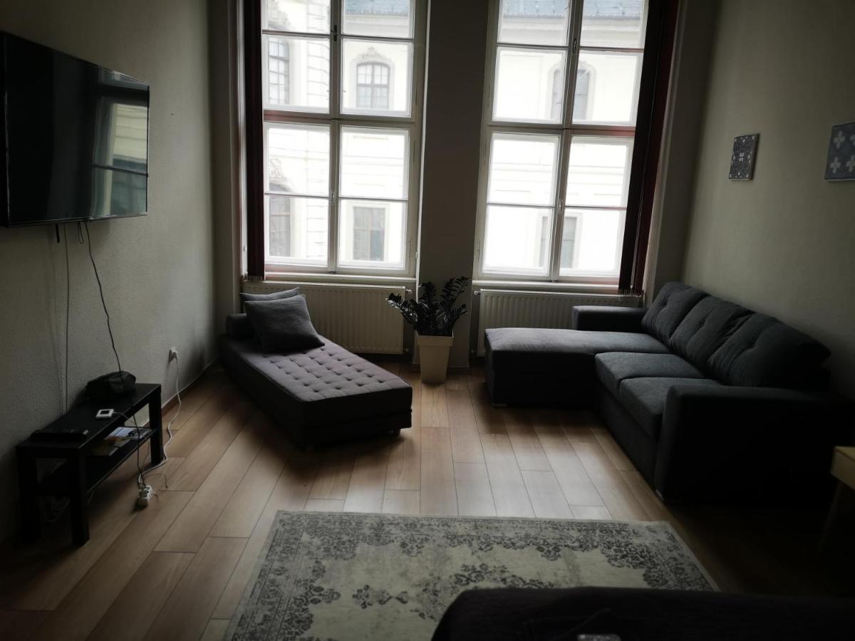 Palace - Belvarosi Apartman Егер Екстериор снимка