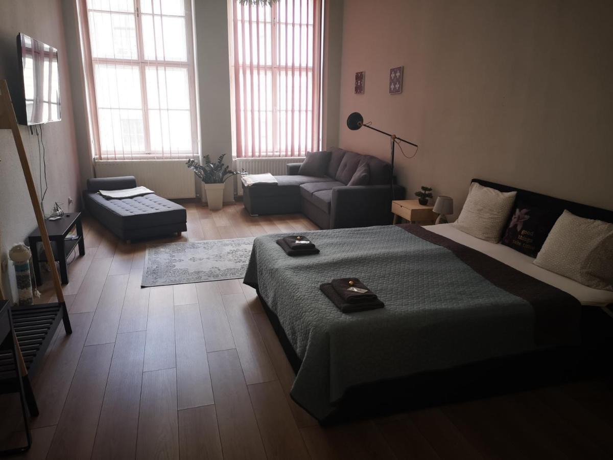 Palace - Belvarosi Apartman Егер Екстериор снимка