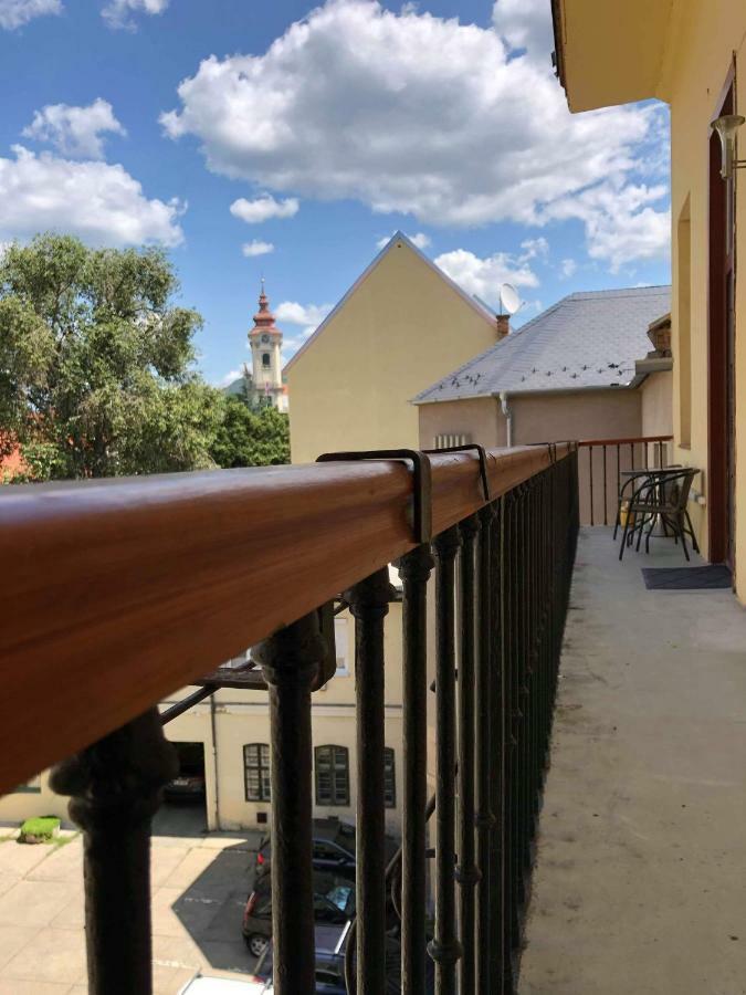 Palace - Belvarosi Apartman Егер Екстериор снимка