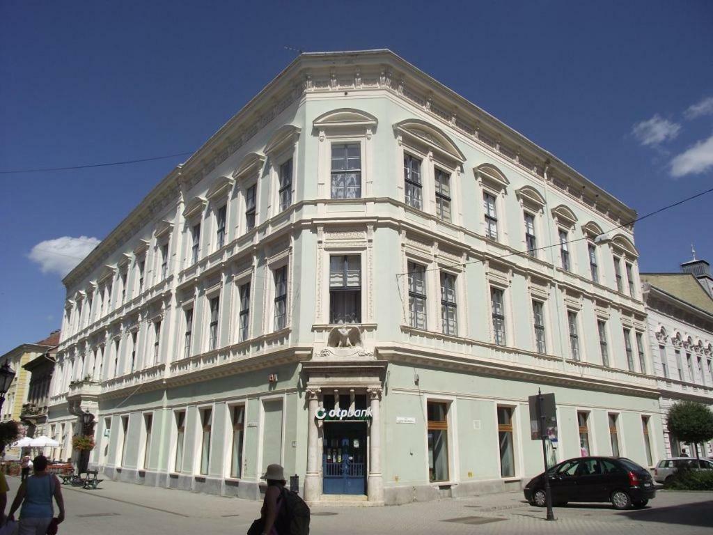 Palace - Belvarosi Apartman Егер Екстериор снимка