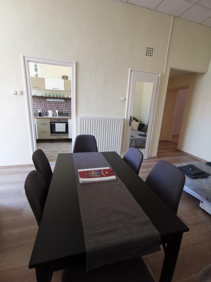 Palace - Belvarosi Apartman Егер Екстериор снимка